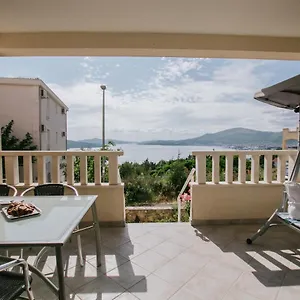  Apartament Apartman Sunny